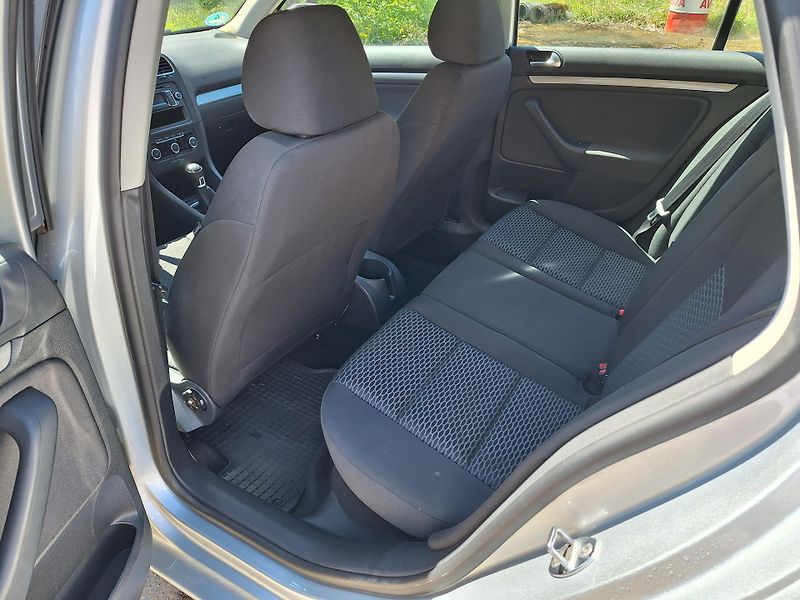 Volkswagen Golf (2012) VW Golf 1.6 tdi WEBASTO - fotka 15 z 19