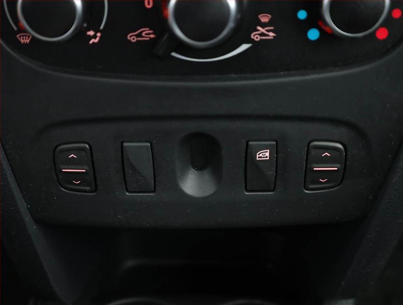 Dacia Sandero (2020) 1.0 TCe, Park. senzory - fotka 10 z 15