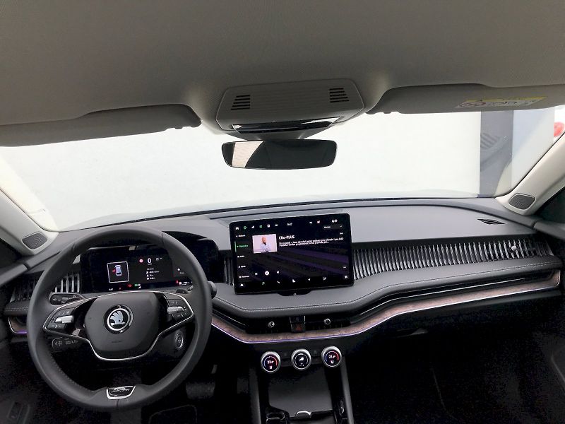 Škoda Superb (2024) COMBI 2.0 TDI - 142 KW, L&K, A - fotka 5 z 28