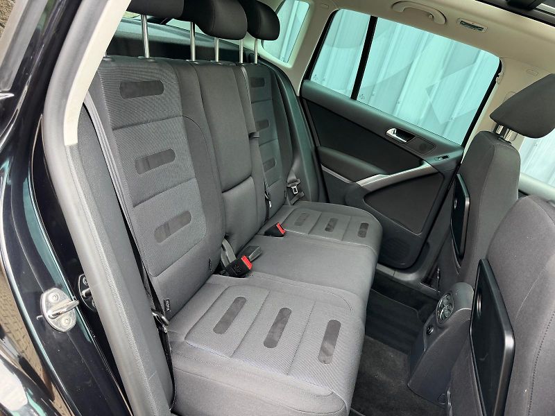 Volkswagen Tiguan 2,0 TDI /4x4/ SPORT / servis.k - fotka 18 z 32