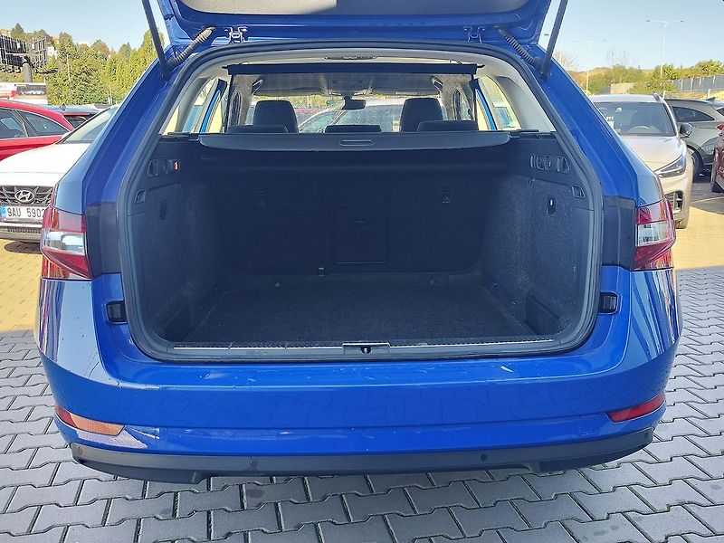 Škoda Superb 2.0 TDI/110kW Style DSG - fotka 9 z 32