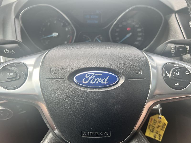 Ford Focus 1.6i KLIMATIZACE NAVI ALU KOLA - fotka 16 z 42