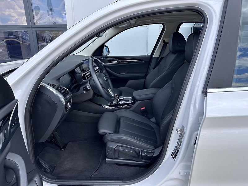 BMW X3 xDrive20i - fotka 7 z 22