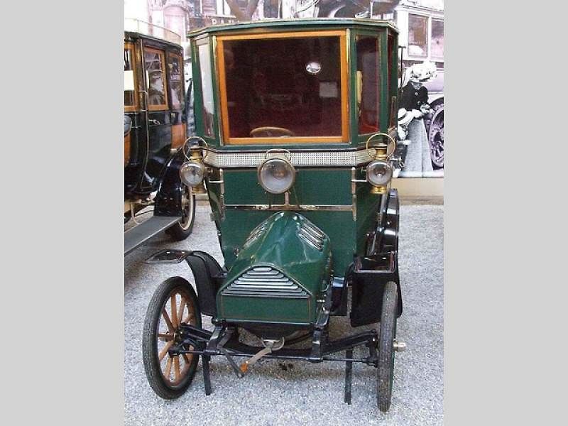 Motocykl z produkce firmy Bekamo z roku 1922. Tento stroj byl vyroben s dřevěným rámem, z obou stran pokrytým plechovými výztuhami.