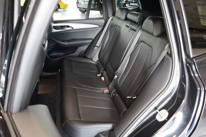 BMW X3 30e xDrive, M Sport, Head-up - fotka 39 z 42