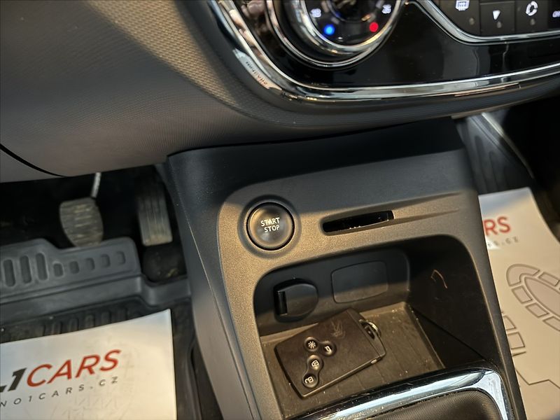 Renault Captur 0,9   TCe KAMERA VÝHŘEV ALU - fotka 13 z 23