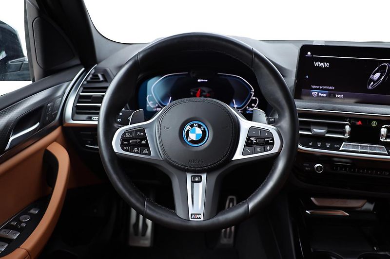 BMW X3 xDrive30e - fotka 13 z 17