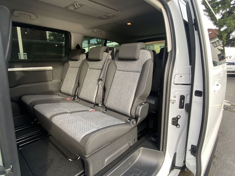 Peugeot Traveller (2026) Active 2.2 BHDi 180k EAT8 - fotka 20 z 22
