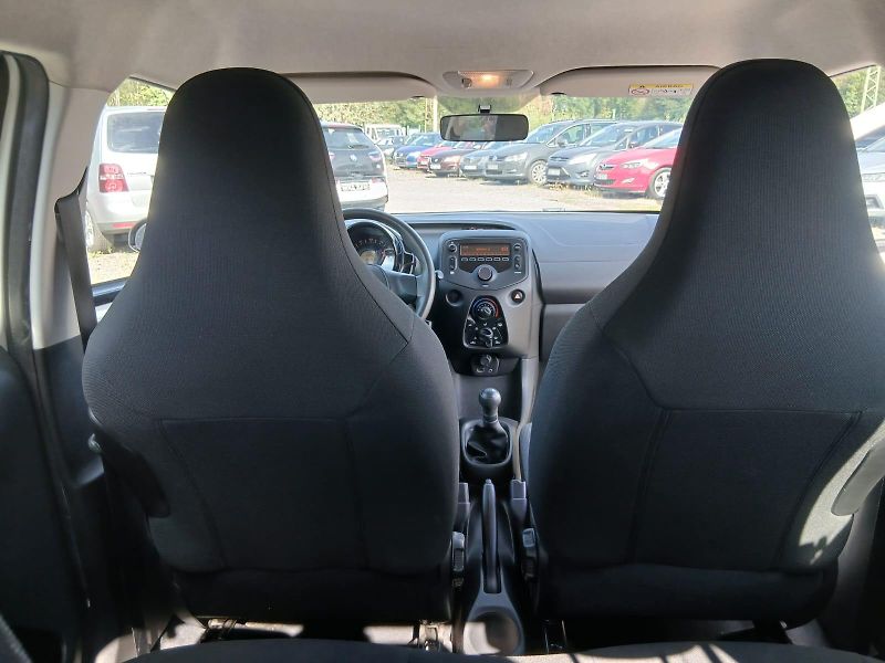 Toyota Aygo 1.0, 51 kW, klima - fotka 38 z 38