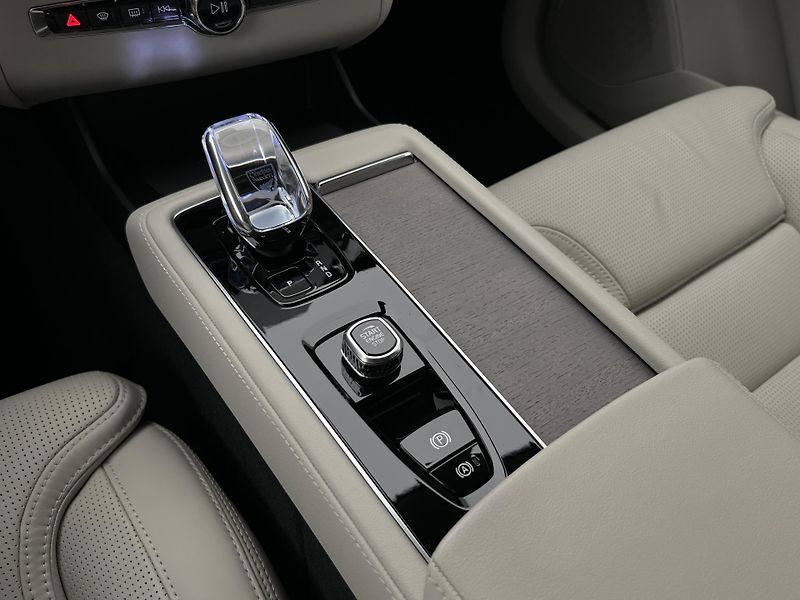 Volvo XC90 B5 AWD BRIGHT PLUS 7 MÍST - fotka 28 z 47
