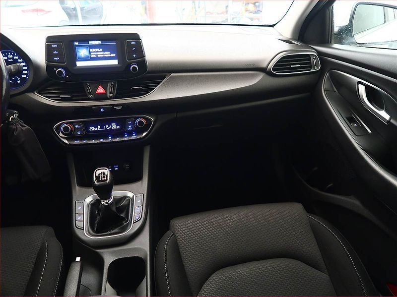 Hyundai i30 (2018) 1.6 CRDi, Tempomat - fotka 8 z 17