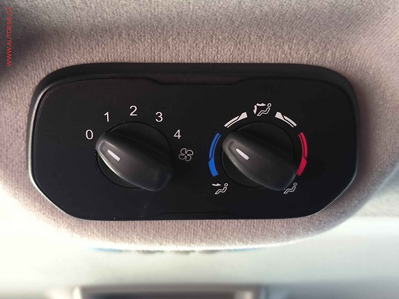 Ford Tourneo Custom (2016) 2.0TDCi, Trend, AC - fotka 16 z 20
