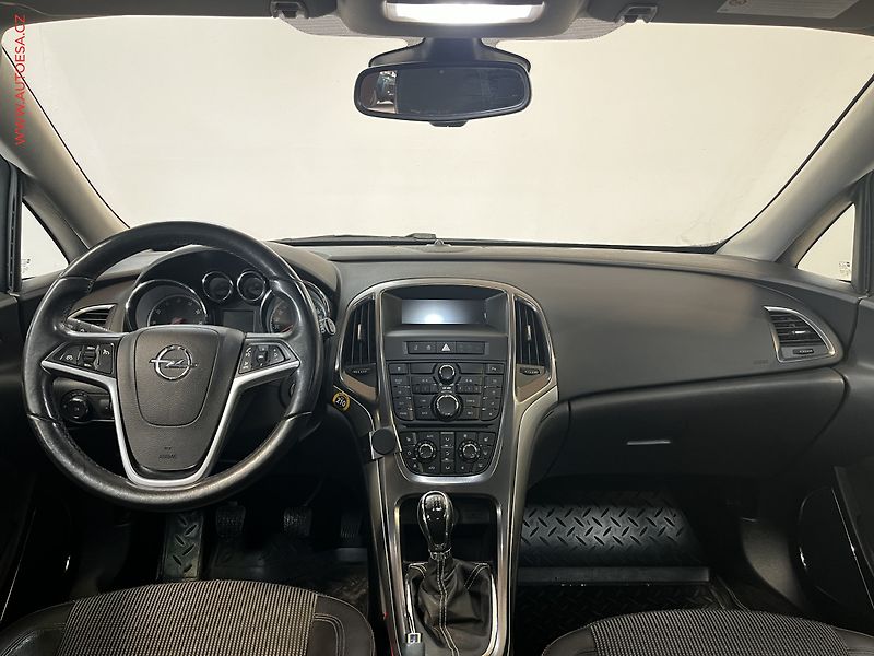 Opel Astra (2011) 1.6i, xenon, autoAC - fotka 8 z 15