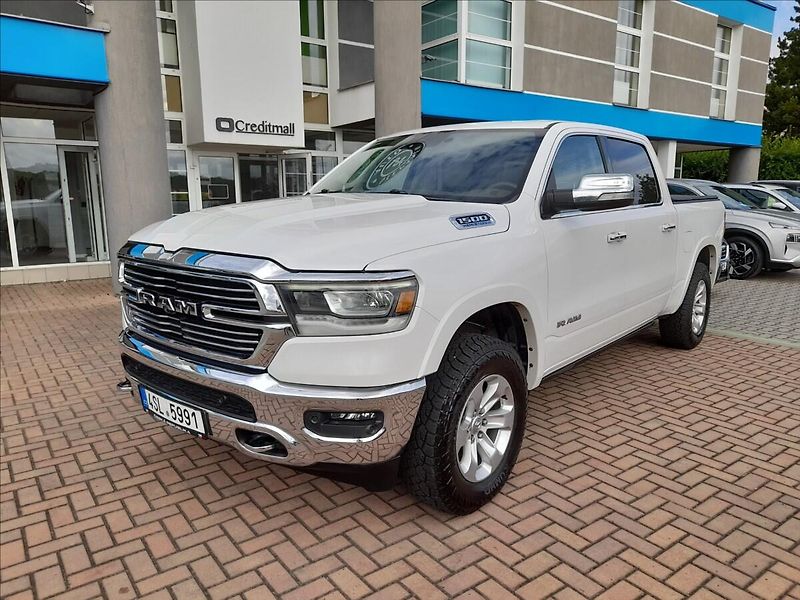 RAM 1500 5,7 HEMI LARAMIE 4x4 - fotka 3 z 33