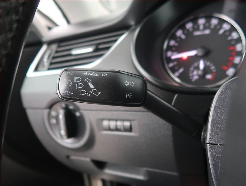 Škoda Octavia (2013) 1.6 TDI, Tempomat - fotka 17 z 18