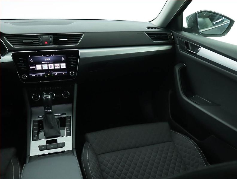 Škoda Superb (2022) 2.0 TDI - fotka 8 z 17