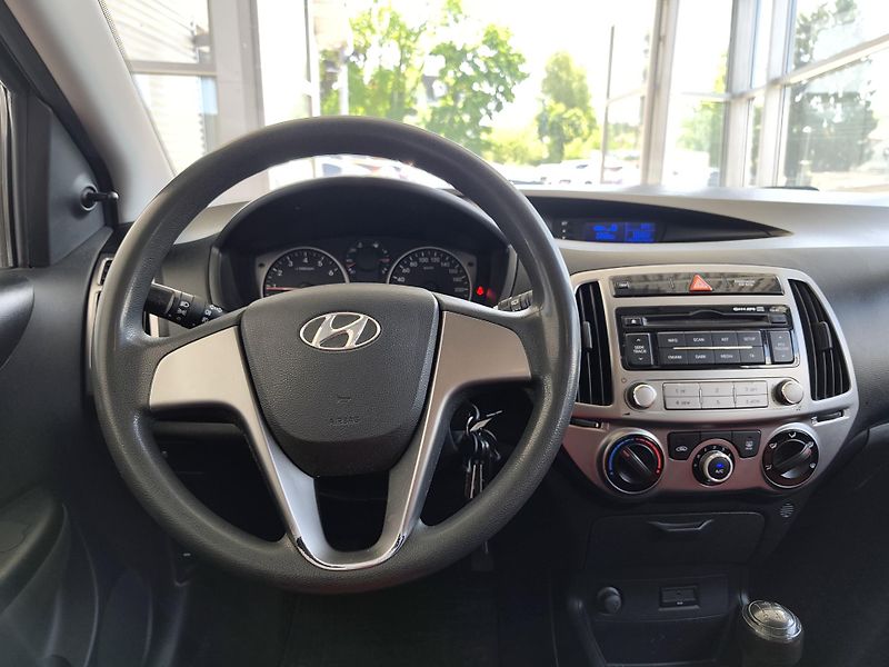 Hyundai i20 (2012) 1.2i 62kW, Klima - fotka 11 z 16