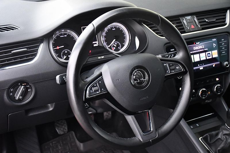 Škoda Octavia 1.6TDi STYLE ACC ČR - fotka 16 z 37