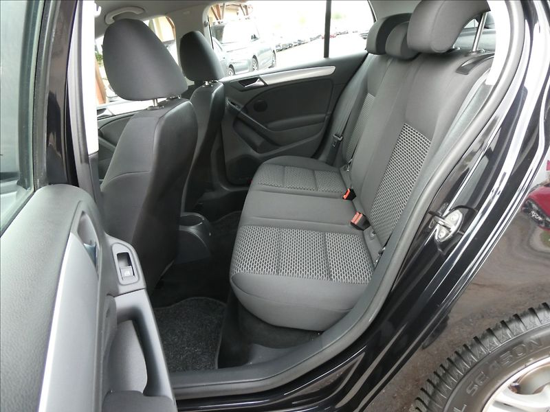 Volkswagen Golf 1,6 TDi 77kW serviska, závěs - fotka 22 z 43