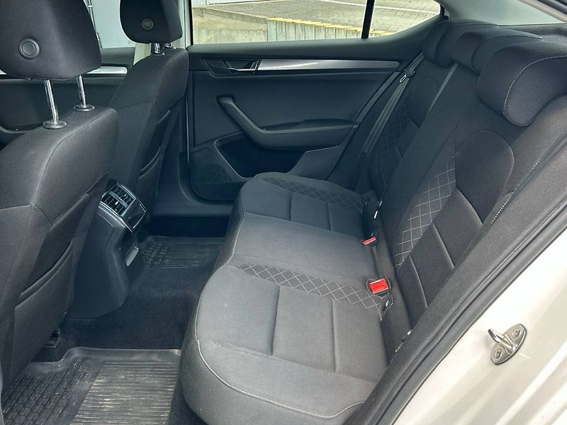 Škoda Superb (2017) 2.0 TDI Active - fotka 13 z 23