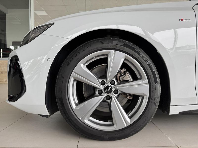 Audi A6 Avant TDI S-LINE*Matrix*360K*Skladem - fotka 42 z 42