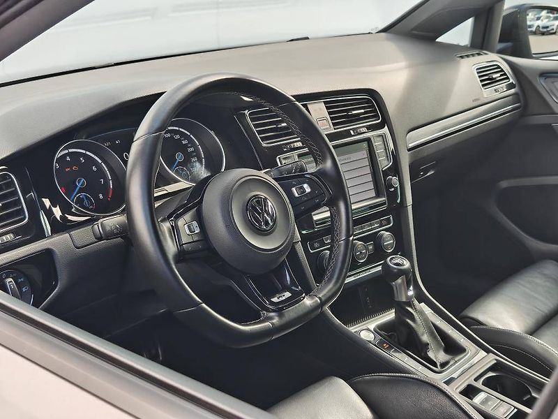 Volkswagen Golf R  4M 2,0TSi - fotka 11 z 24