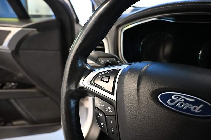 Ford Mondeo (2021) 2.0 VIGNALE 140 KW LED ACC Mas - fotka 18 z 39