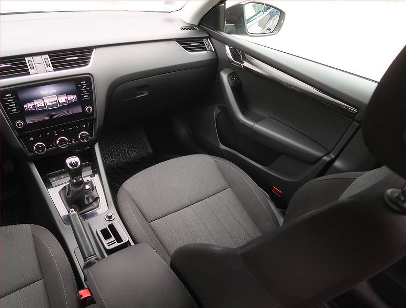Škoda Octavia (2017) 1.6 TDI, Serv.kniha, Tempomat - fotka 8 z 18