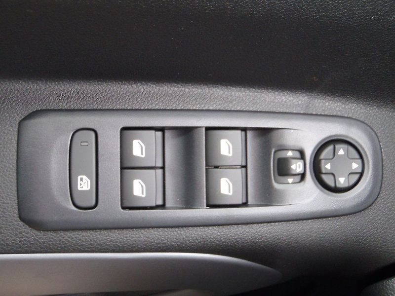 Opel Combo Life Elegance Plus 1.5 CDTI - fotka 23 z 29