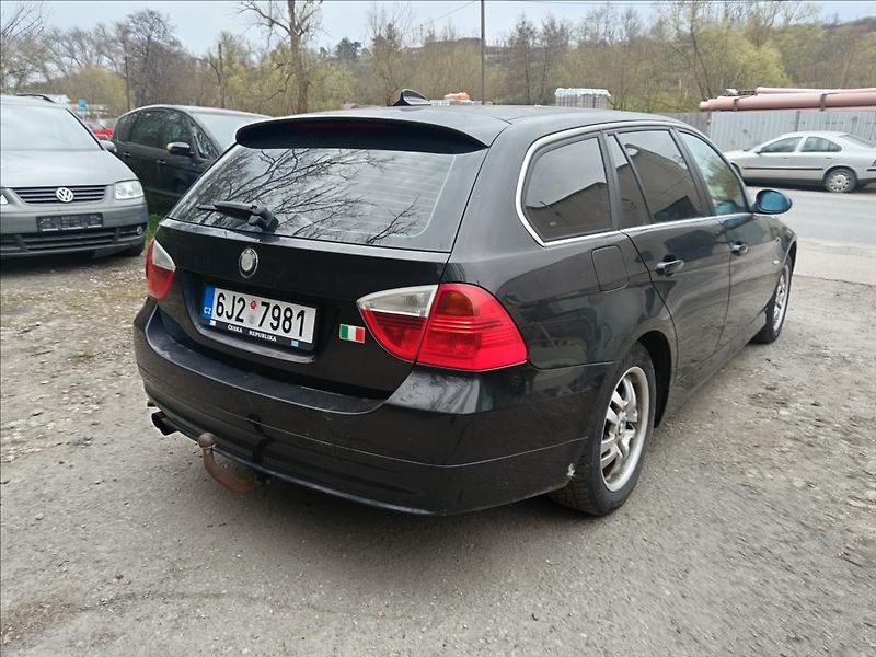 BMW Řada 3 2,5 i - fotka 10 z 19