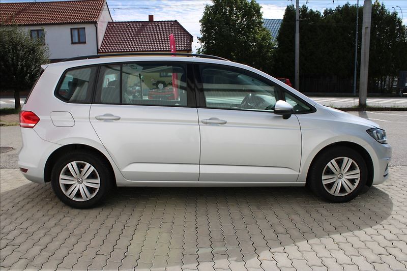 Volkswagen Touran 1,2 TSI 81KW  pěkný stav - fotka 3 z 4