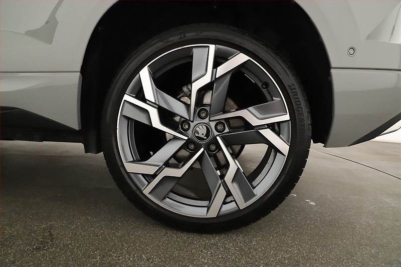 Škoda Karoq (2025) 1.5 TSI, Sportline, Navigace - fotka 20 z 20