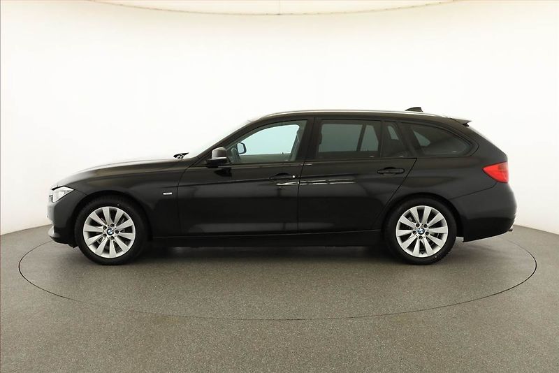 BMW Řada 3 (2013) Modern Line 320 d xDrive, 4X4 - fotka 3 z 15