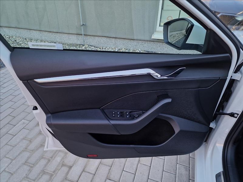 Škoda Octavia 2.0TDI Style, původ ČR,1.Maj. - fotka 38 z 50