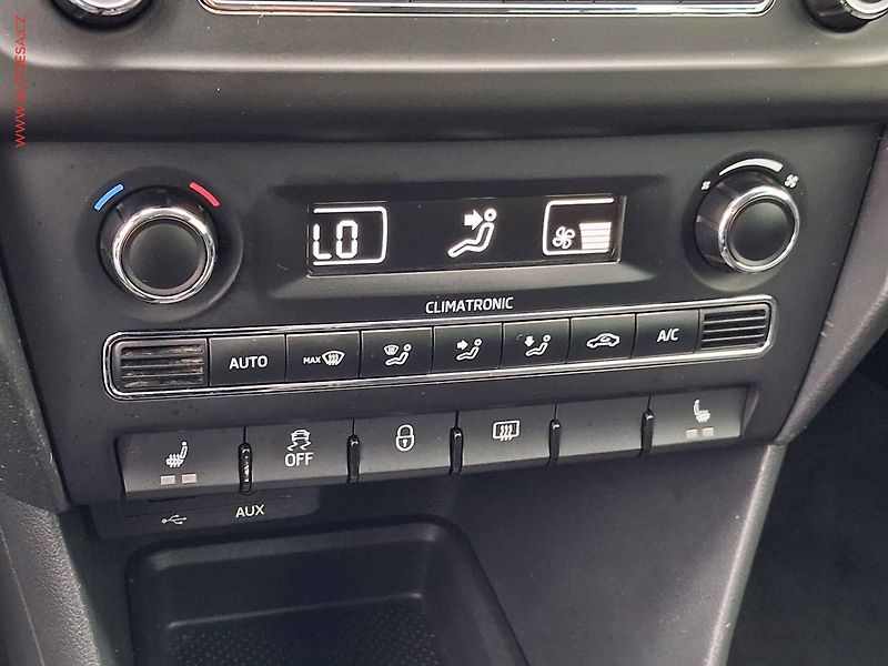 Škoda Rapid (2014) 1.6 TDi, Elegance, xenon - fotka 14 z 17