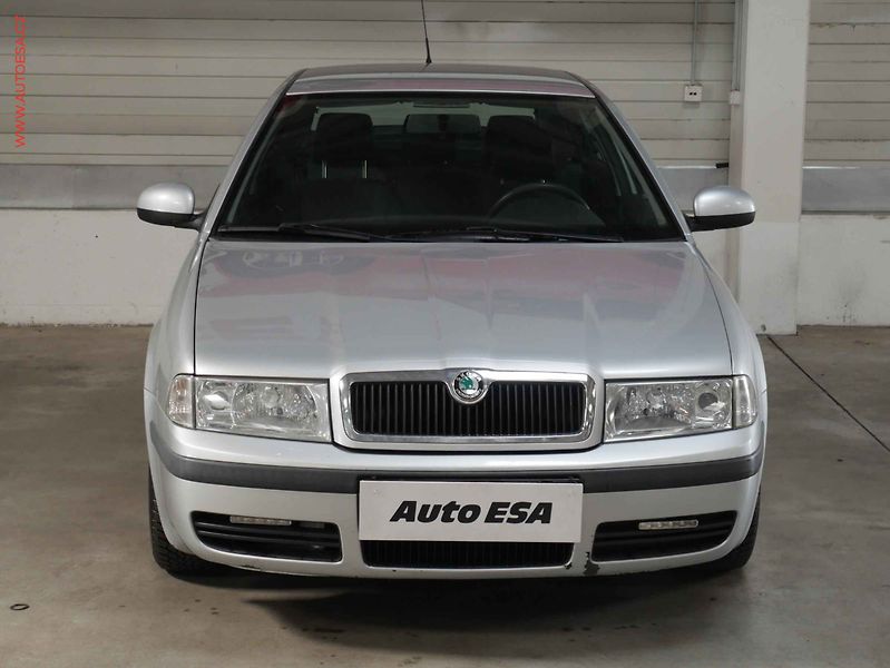 Škoda Octavia (2010) 1.9 TDi, AC, temp - fotka 2 z 16