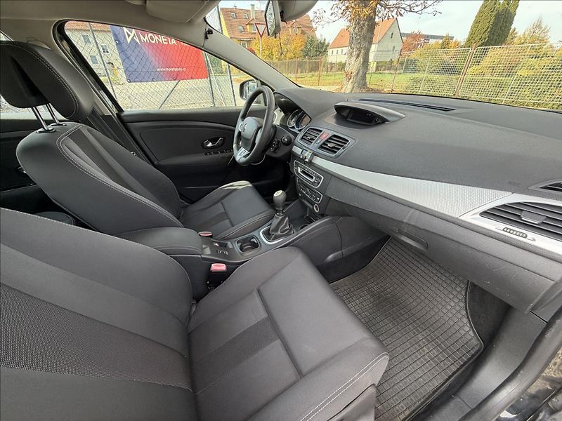 Renault Mégane 1,9 DCi 96kW  Tempomat,Senzory - fotka 23 z 40