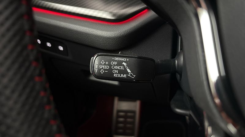 Škoda Octavia 2.0 TSI DSG RS Combi - fotka 14 z 31