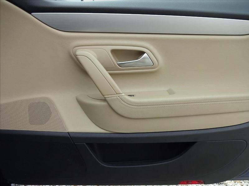 Volkswagen Passat CC 2.0TDi 125kW - fotka 37 z 70