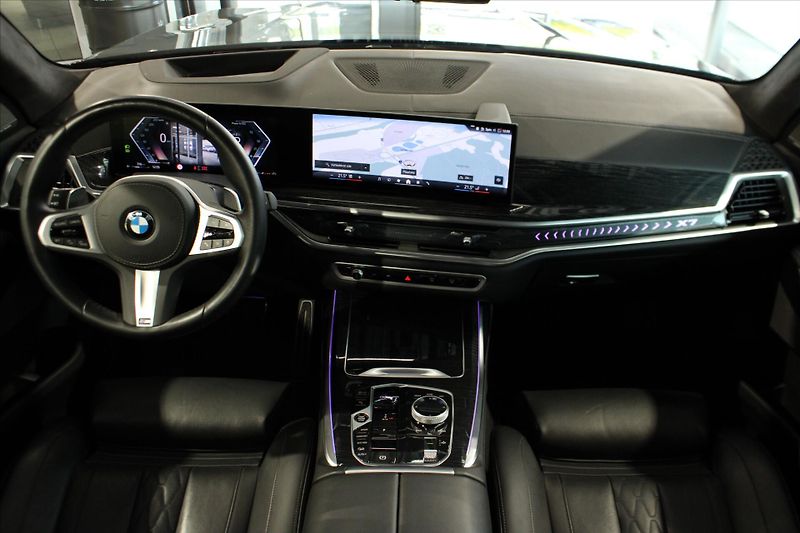BMW X7 xDrive40d M Sport DAProf/ExDrP - fotka 16 z 43