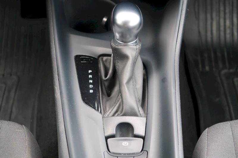 Toyota C-HR (2022) 1,8 Hybrid 90kW e-CVT Comfort - fotka 21 z 34