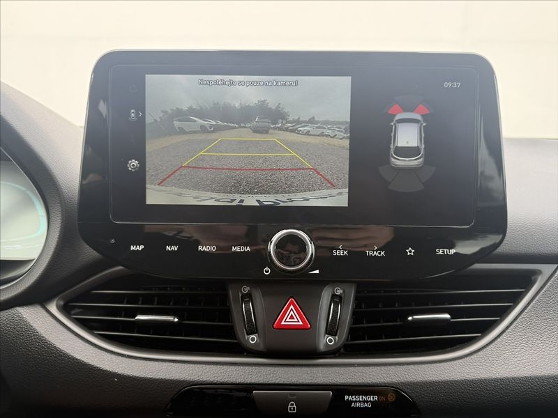 Hyundai i30 1,5 CVVT 71kW Family - fotka 16 z 24