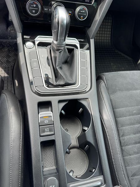 Volkswagen Passat 2.0TDi R-Line 110kWDSG - fotka 21 z 27