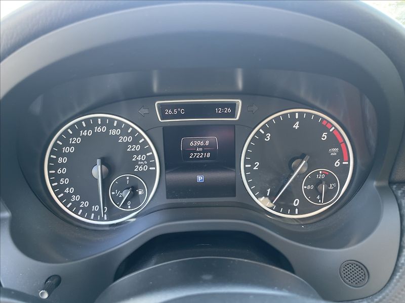 Mercedes-Benz GLA 2,2 CDi 100kw Panorama bez kor - fotka 15 z 36