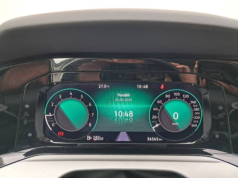 Volkswagen Golf (2022) LIFE 1.5 TSI / 96 kW M6 - fotka 9 z 25
