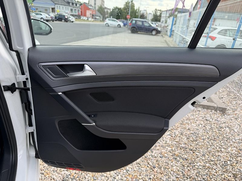 Volkswagen Golf Combi VII 1,6 TDi/85kW - fotka 44 z 66