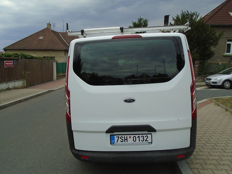 Ford Transit Custom (2015) 2.2 TDCi 6 míst, klima - fotka 6 z 25