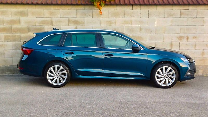 Škoda Octavia TDI 110kW DSG 4x4-1.maj-ČR-TZ- - fotka 4 z 50
