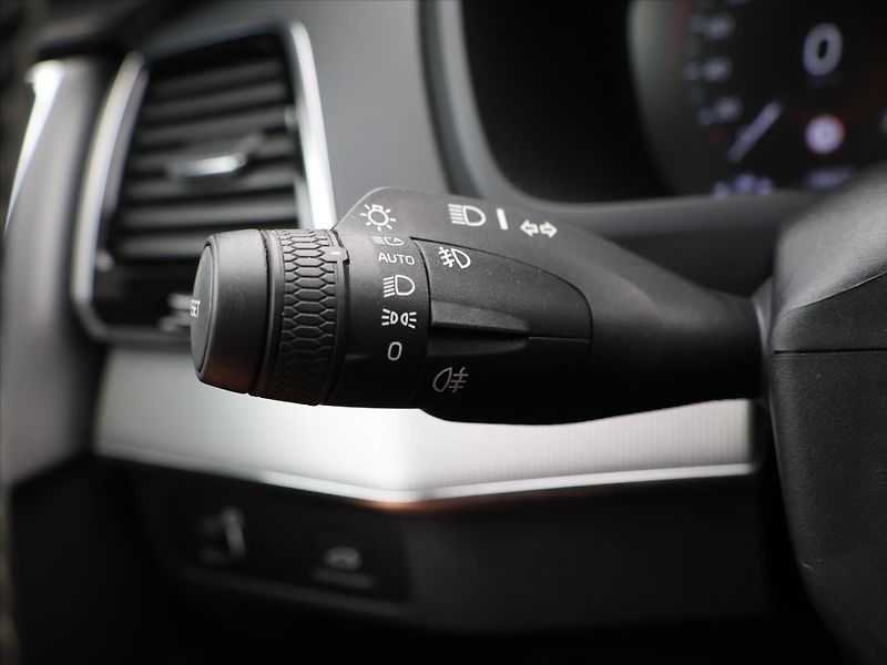 Volvo XC90 2.0 B6 220kW R-Design CZ Aut. - fotka 19 z 36