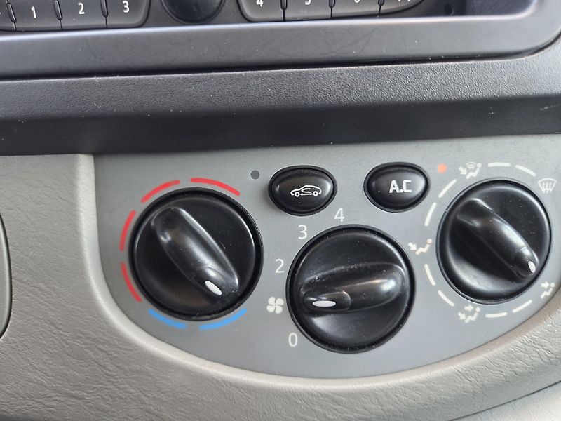 Opel Vivaro 2.0CDTI 84kw  - fotka 30 z 30